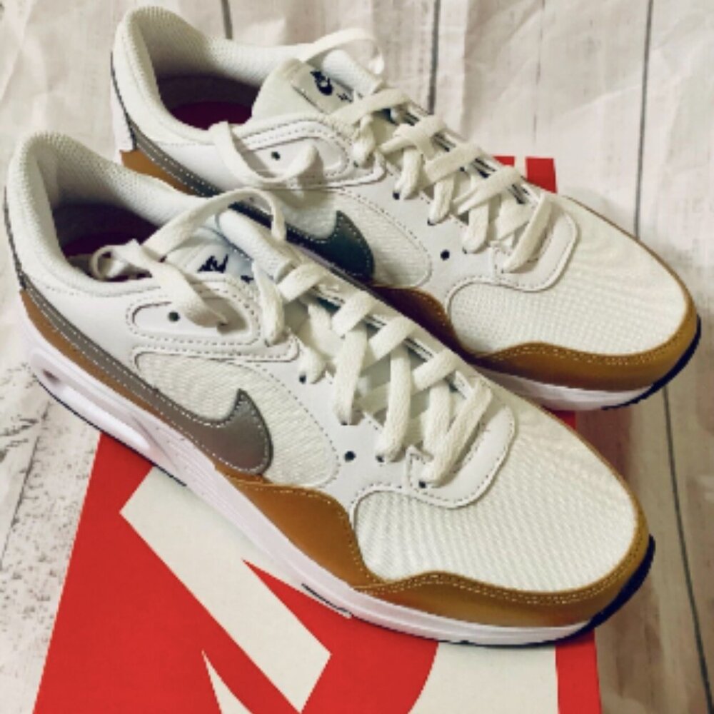 Nike Air Max SC Women’s 9 | White Metallic Silver & Gold | New | CW4554-107